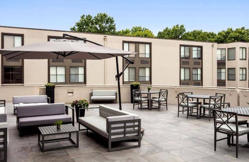 Breinigsville Hotel | 83 m² Hotel ∙ 127 guests