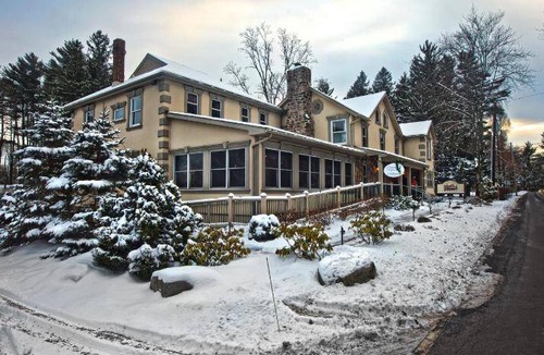 Mount Pocono Hotel | 84 m² Hotel ∙ 6 guests