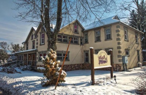 Mount Pocono Hotel | 84 m² Hotel ∙ 6 guests