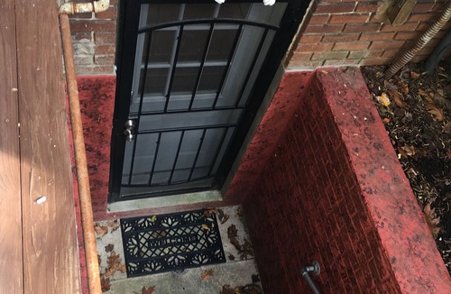 Mount Pleasant Apartment | 850sq. ft basement apartment in quiet area of Rock Creek Park