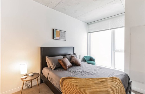 Gateway District Apartment | 855 m² Apartment ∙ 10 bedrooms ∙ 36 guests