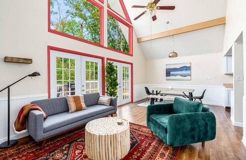 Ridgeway Ski Chalet | 86 m² Chalet ∙ 2 bedrooms ∙ 4 guests