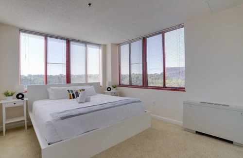 Pentagon City Apartment | 90 m² Apartment ∙ 2 bedrooms ∙ 6 guests