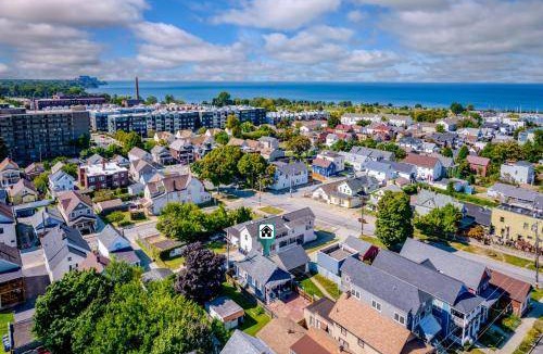Detroit - Shoreway House | 975 m² House ∙ 1 bedroom ∙ 4 guests