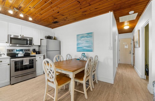 Laguna Beach Estates House | $98/Night Now thru November 22nd!~ Laguna Beach ~Directly Across Street-30ft from Perfect Beach Access #83