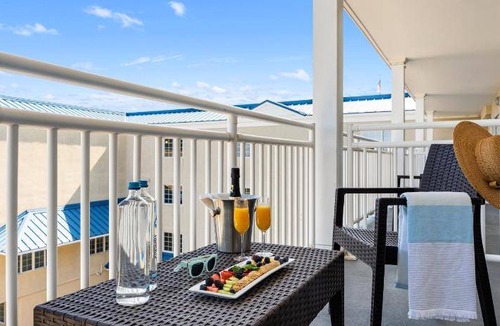 Cape May Hotel | 99 m² Hotel ∙ 2 bedrooms ∙ 127 guests