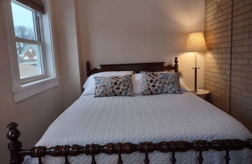 Connellsville Bed & Breakfast | A Beautiful Home in city near restaurants and activities