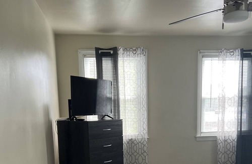Glenolden Apartment | A Hidden Gem only 15 min from the airport!