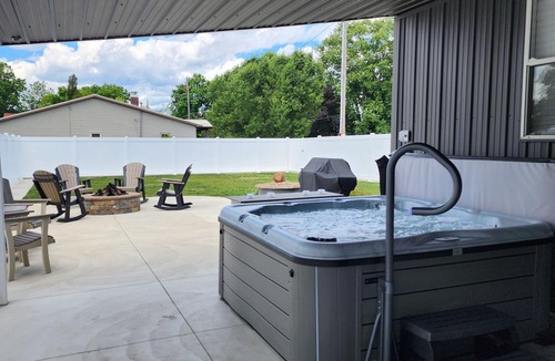 Dover House | A Place to Restore and Renew - Hot Tub/Firepit/Wineries/Amish Country