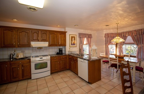 Stroudsburg House | A quiet mountaintop retreat with all the comforts of home!