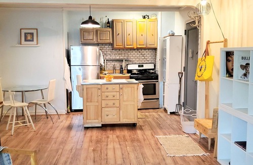 West Bronx Apartment | A Simple Artsy Riverdale Apartment near Manhattan College