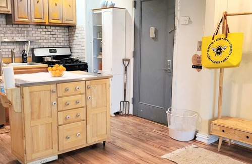 West Bronx Apartment | A Simple Artsy Riverdale Apartment near Manhattan College