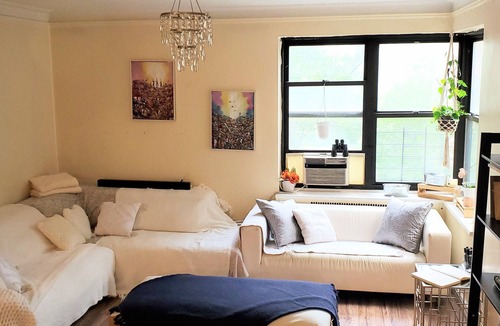 West Bronx Apartment | A Simple Artsy Riverdale Apartment near Manhattan College