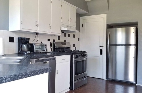 Erie House | ❣ A Sunny & Stylish 4BR near Presque Isle w/WiFi