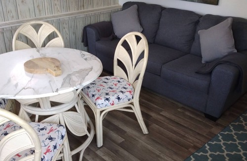 Fortescue Apartment | across 1block from the ocean