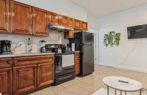 Center City Apartment | Across from Convention Center 4F - Sleeps 6 - 4F