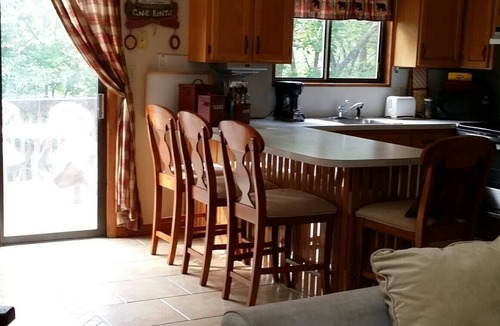 Bushkill Cabin | Across From Ski/Indoor Pool/Gym/Restaurant-short-Walk see video Saw Creek Estate