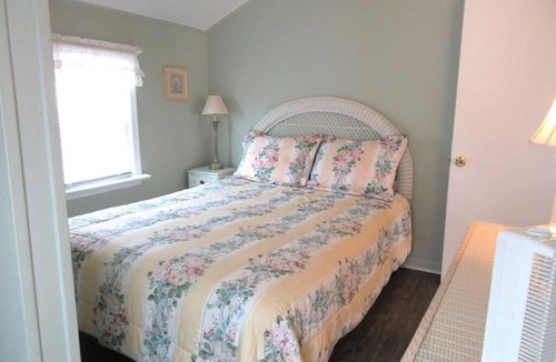 Ship Bottom Apartment | Adorable 2 bedroom second floor duplex in Ship Bottom, short walk to the beach.