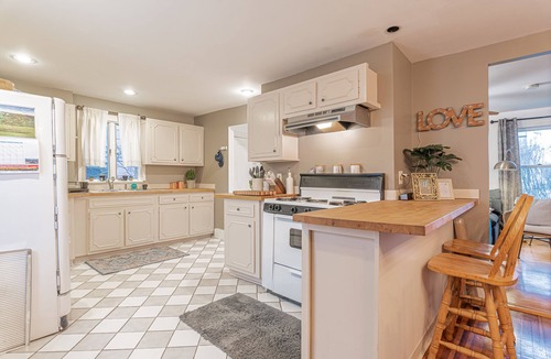 Kingston House | Adorable Kingston Cottage in the Heart of the Roundout Historic Area Downtown.