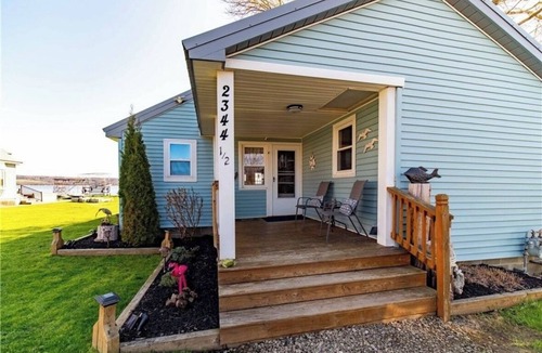 Ashville House | Adorable lakefront 4-bedroom house with AC in Ashville on Chautauqua Lake