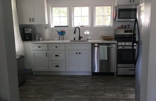 Town Bank Cottage | Adorable Renovated Cottage - Just steps from the Bay!