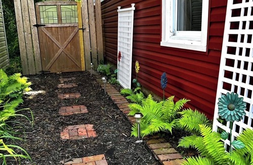Williamsburg House | AFORDABLE & CHARMING HOME - Enjoy Urban Life & Nature! Hike, Bike, Shop & Dine!n