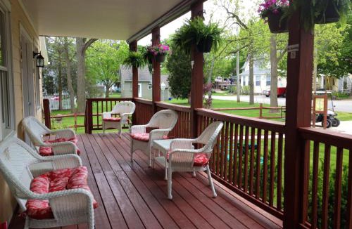 Put-in-Bay Hotel | Ahoy Inn Guesthouse