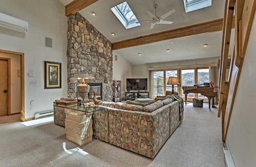 Lake Ariel House | Airy Lake Ariel Home with Private Dock and Kayaks!