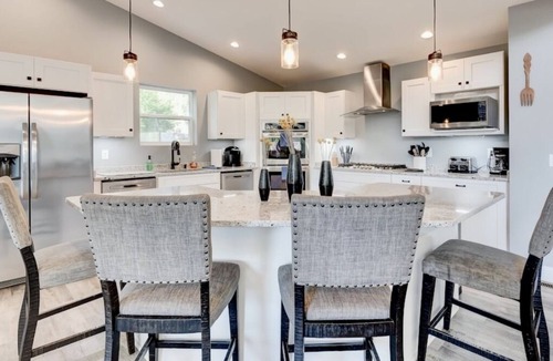 Lakeside Estates House | ALL DECKED OUT- New Lake View Home. Private Dock. Hot Tub. Golf Cart