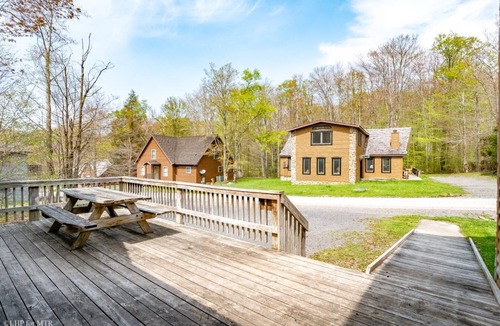 Northface House | Almost Heaven - 72 Brookside RoadnnAlmost Heaven - Hot Tub, Fireplace, Handicap Accessible, Pet Friendly