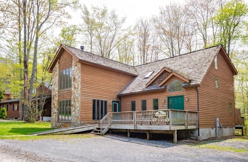 Northface House | Almost Heaven - 72 Brookside RoadnnAlmost Heaven - Hot Tub, Fireplace, Handicap Accessible, Pet Friendly