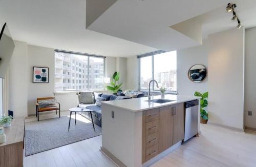 Crystal City Apartment | Amazing 2BR Apartment at Crystal City