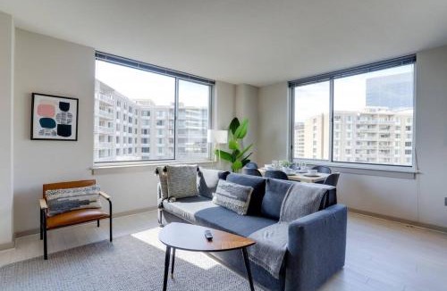 Crystal City Apartment | Amazing 2BR Apartment at Crystal City