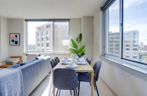 Crystal City Apartment | Amazing 2BR Apartment at Crystal City