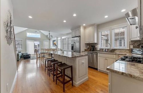 Avalon House | Amazing 5 bedroom AV beach house walkable to beach/bay/all restaurants/shops