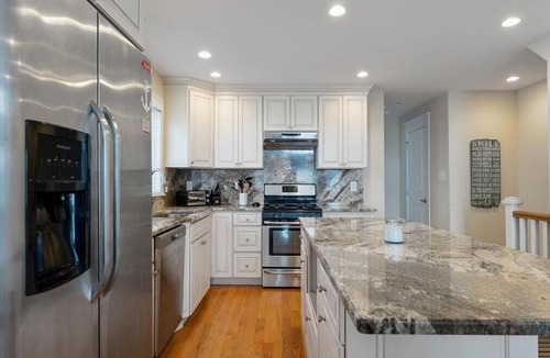 Avalon House | Amazing 5 bedroom AV beach house walkable to beach/bay/all restaurants/shops