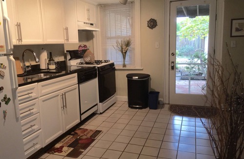 Mount Pleasant Apartment | Amazing apartment with outside space, ideally situated, w/easy access to all DC