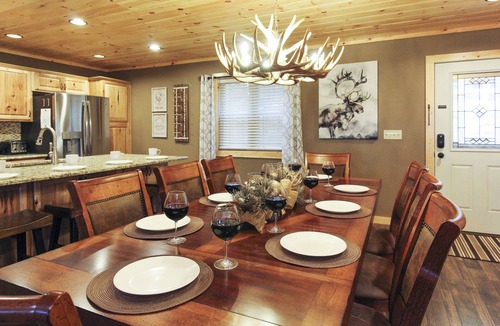 Chalet Village North Cabin | AMAZING Cabin! 5 Fireplaces! Covered Deck! STUNNING View! Hot Tub! Game Room!