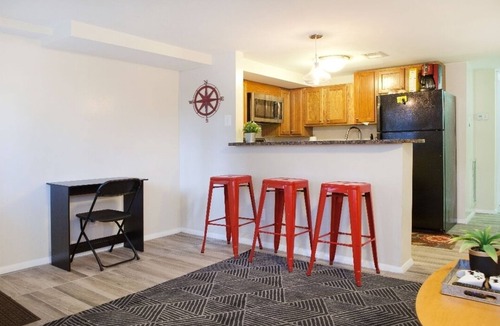 Shaw House | Amazing Logan Circle 2 Bdrm Bsmt Apt/Convention Center.