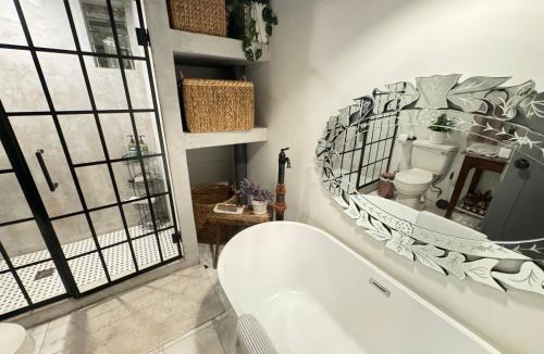 Weehawken Apartment | Amazing views of NYC and Patio 10 mins from NYC
