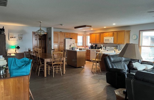 Lakeview House | Amazing Waterfront Family Getaway with WiFi - on Orchard Island in Indian Lake