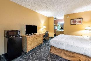 St. Marys Hotel | Americas Best Value Inn St. Marys