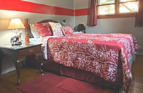 Allenwood House | Amish Home, Off-grid Experience