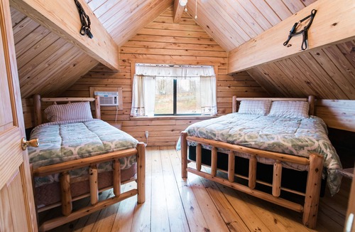 Hickory Hills House | Amish-Made Log Home- 50 Mile View, Hot Tub, Fire-pit, 4 Mi to Gorge!