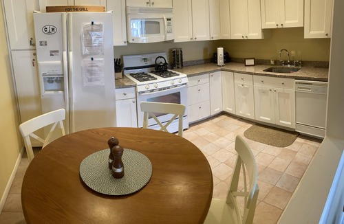 Admiral Estates House | Angel’s place few short blocks to the beach