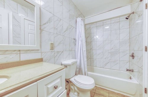 Chinatown Apartment | Apartment ∙ 3 bedrooms ∙ 8 guests