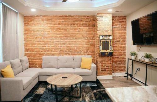 Fells Point Apartment | Apartment ∙ 4 bedrooms ∙ 8 guests