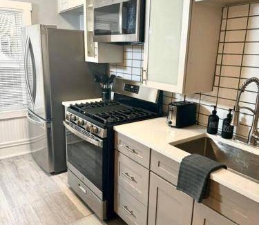 Detroit - Shoreway Apartment | Apartment ∙ 1 bedroom ∙ 4 guests