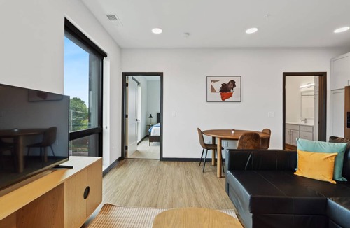 Lockerbie Square Apartment | Apartment ∙ 3 bedrooms ∙ 10 guests