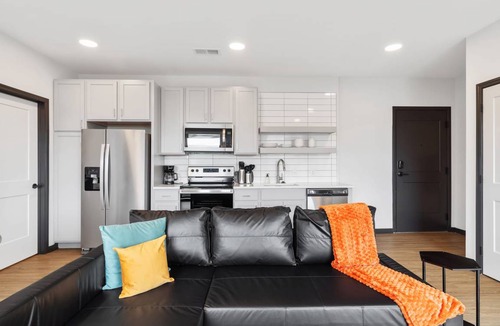 Lockerbie Square Apartment | Apartment ∙ 3 bedrooms ∙ 10 guests